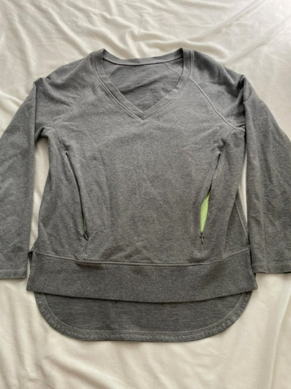 Lululemon Women’s V-Neck Asana Pullover Sweatshirts, Gray, Size 6